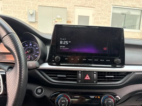 Used 2024 Kia Forte GT-Line w/ GT-Line Premium Package FWD image 11