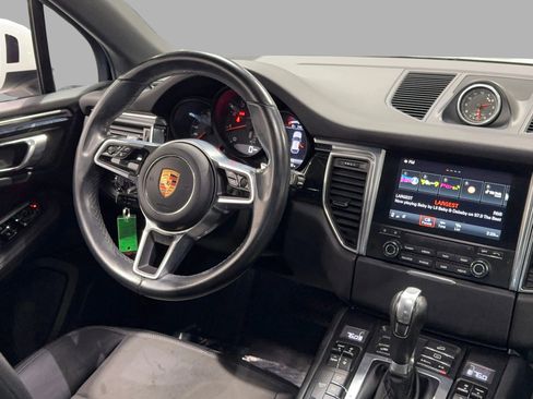 Used 2017 Porsche Macan image 23