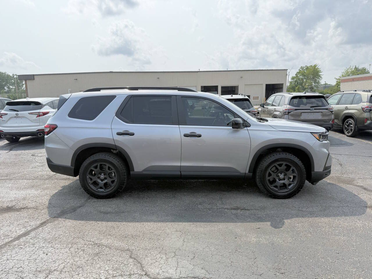 Used 2025 Honda Pilot TrailSport image 5