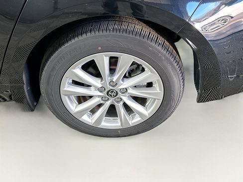 Used 2024 Toyota Corolla LE w/ LE Convenience Package image 11