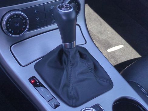 Used 2013 Mercedes-Benz SLK 250 image 17