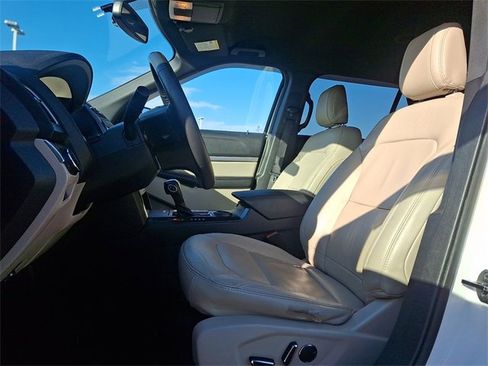 Used 2018 Ford Explorer XLT w/ Equipment Group 202A image 13