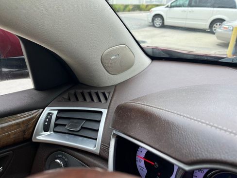 Used 2010 Cadillac SRX Luxury image 60