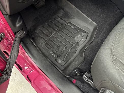 Used 2021 Jeep Wrangler Unlimited Sport image 13