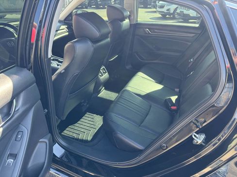 Used 2018 Honda Accord Touring image 8
