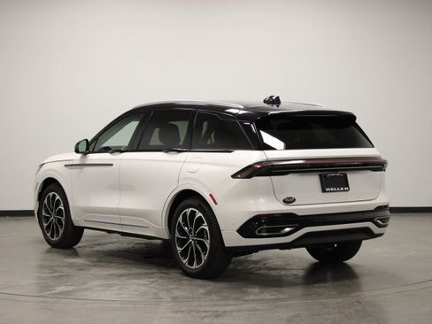 Used 2024 Lincoln Nautilus Reserve AWD/4WD image 6