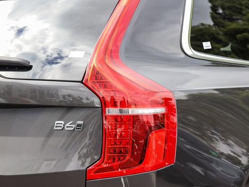 Used 2024 Volvo XC90 B6 Plus image 8