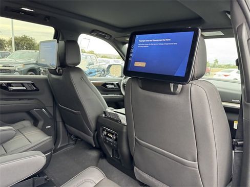 Used 2025 Chevrolet Tahoe High Country image 10