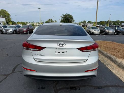 Used 2018 Hyundai Elantra SEL FWD image 6