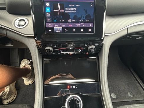 New 2025 Jeep Grand Cherokee Laredo X w/ Luxury Tech Group I AWD/4WD image 10
