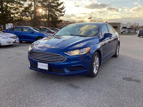 Used 2018 Ford Fusion SE FWD image 4