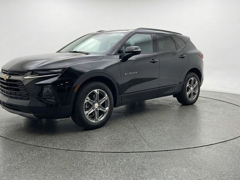 Used 2025 Chevrolet Blazer LT image 3