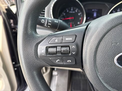 Used 2020 Kia Sedona LX FWD image 23
