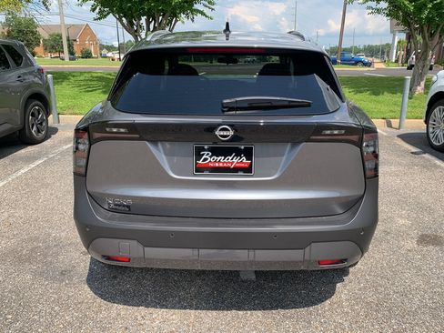 New 2026 Nissan Kicks SV w/ Cold Weather Package FWD image 5