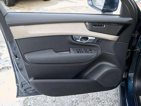 New 2026 Volvo XC90 T8 Plus image 10