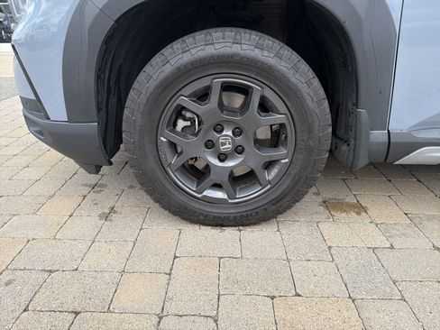 Used 2023 Honda Pilot TrailSport image 6