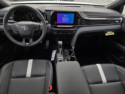 Used 2026 Toyota Camry SE FWD image 13
