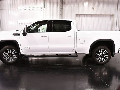 Used 2023 GMC Sierra 1500 AT4 w/ Technology Package AWD/4WD image 4