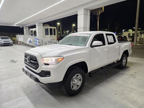 Used 2018 Toyota Tacoma SR image 2