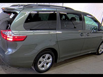 Used 2020 Toyota Sienna LE w/ Carpet Mat Package