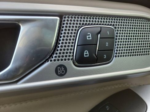 Used 2022 Ford Explorer Limited w/ Equipment Group 301A image 27