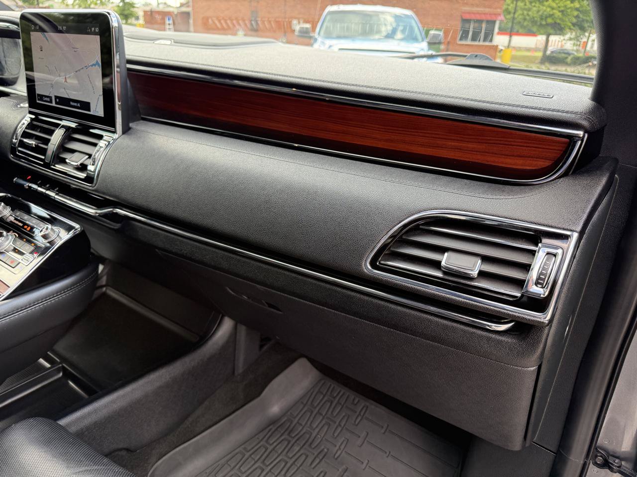 Used 2021 Lincoln Navigator Reserve w/ Luxury Package RWD image 11