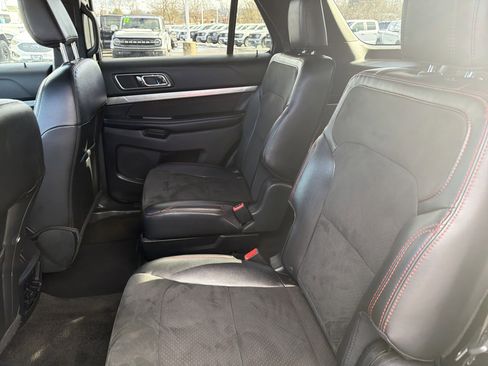 Used 2018 Ford Explorer XLT w/ Equipment Group 202A image 15