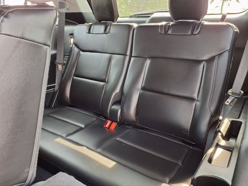 Used 2023 Ford Explorer XLT w/ Equipment Group 202A AWD/4WD image 8