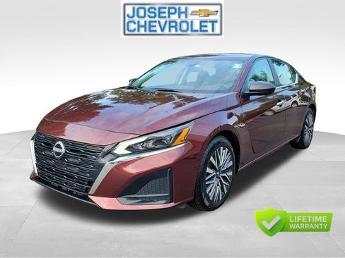 Used 2025 Nissan Altima 2.5 SV FWD image 2