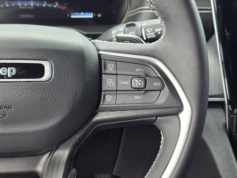 Used 2023 Jeep Grand Cherokee L Laredo RWD image 25