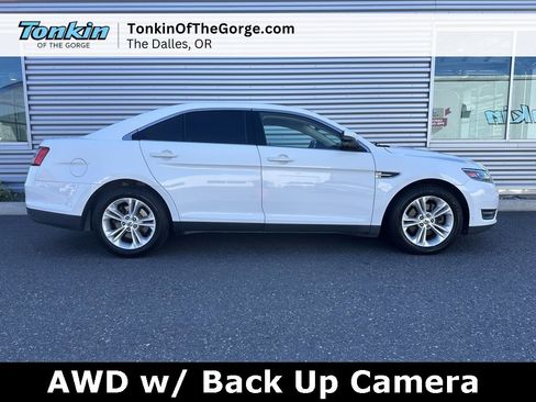 Used 2017 Ford Taurus SEL image 2