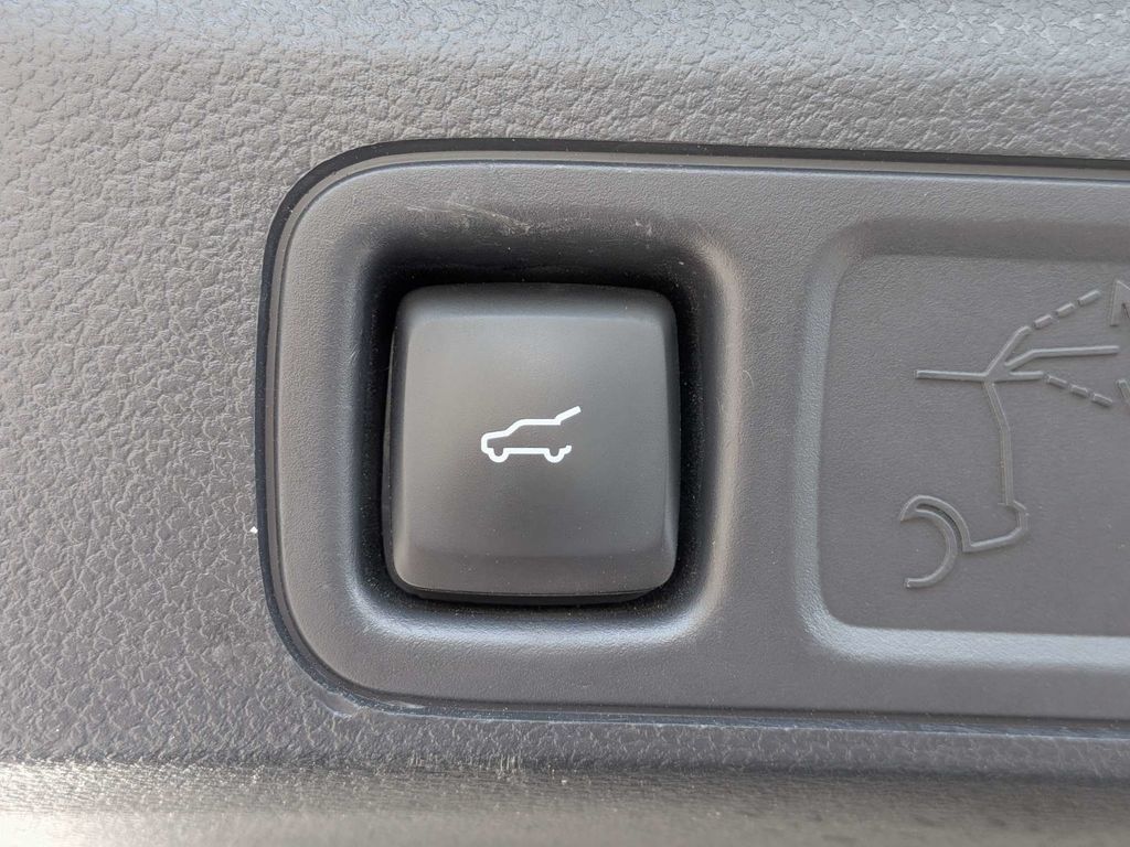 Used 2024 Ford Expedition XLT AWD/4WD image 12