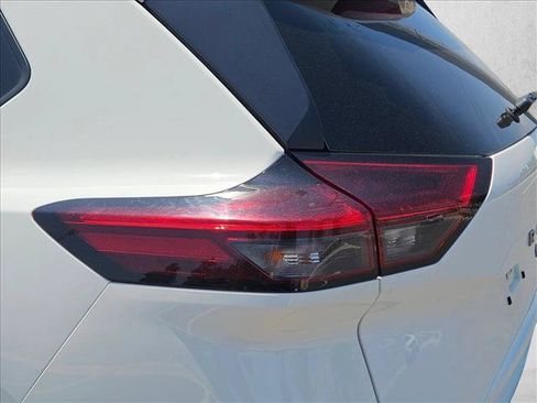 Used 2024 Nissan Rogue S AWD/4WD image 8