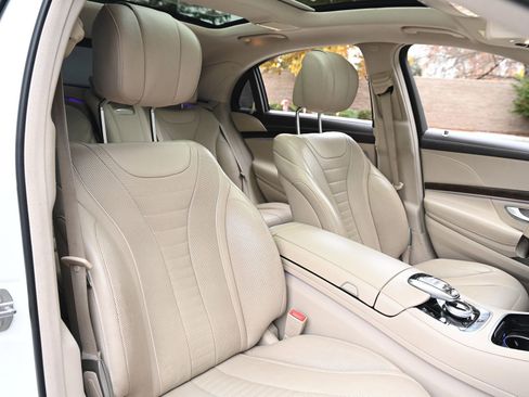 Used 2019 Mercedes-Benz S 560 Sedan image 25