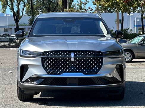 Certified 2024 Lincoln Nautilus Premier image 9