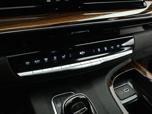 Used 2021 Cadillac Escalade ESV Luxury AWD/4WD image 16