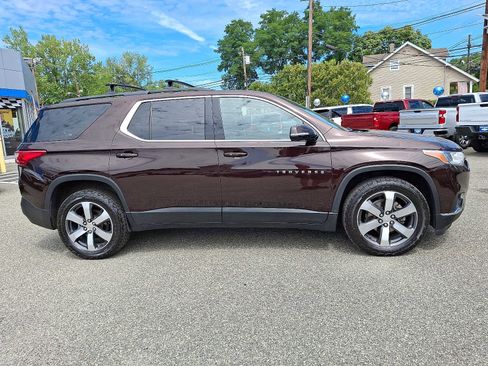 Used 2020 Chevrolet Traverse LT w/ LT Premium Package image 6