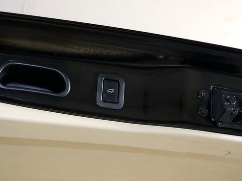 Used 2015 Toyota Highlander Limited image 32