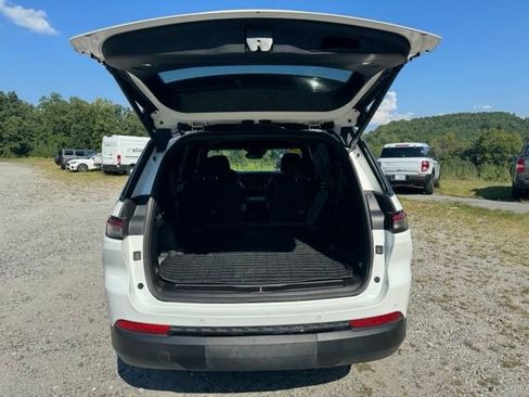 Used 2022 Jeep Grand Cherokee L Laredo AWD/4WD image 8