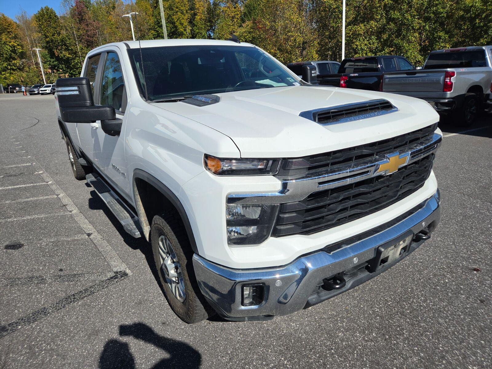 Used 2025 Chevrolet Silverado 2500 LT w/ Safety Package AWD/4WD image 3