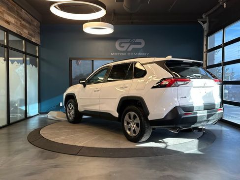 Used 2021 Toyota RAV4 LE AWD/4WD image 5