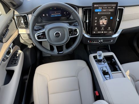 New 2026 Volvo XC90 B6 Plus w/ Protection Package image 12
