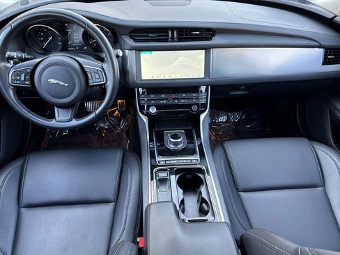 Used 2019 Jaguar XF Premium image 25