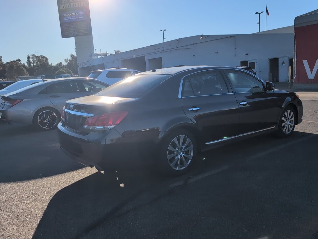 Used 2012 Toyota Avalon Limited FWD image 5