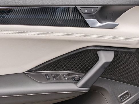 New 2025 Volkswagen Tiguan SE image 10