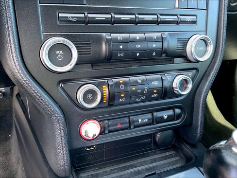 Used 2018 Ford Mustang Coupe image 26