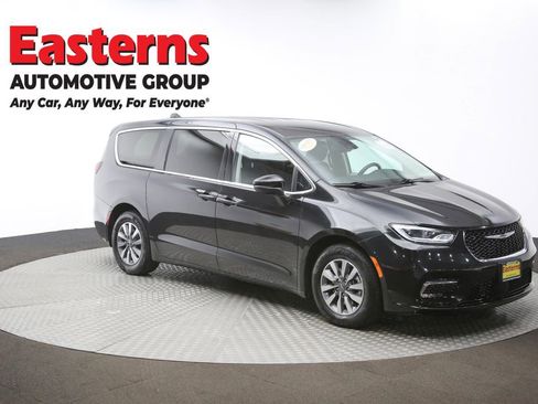Used 2023 Chrysler Pacifica Touring-L image 46