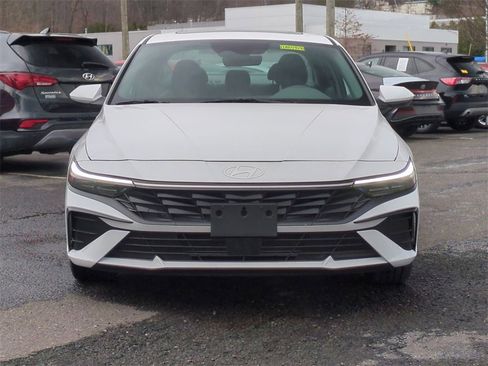 Certified 2025 Hyundai Elantra SEL image 8