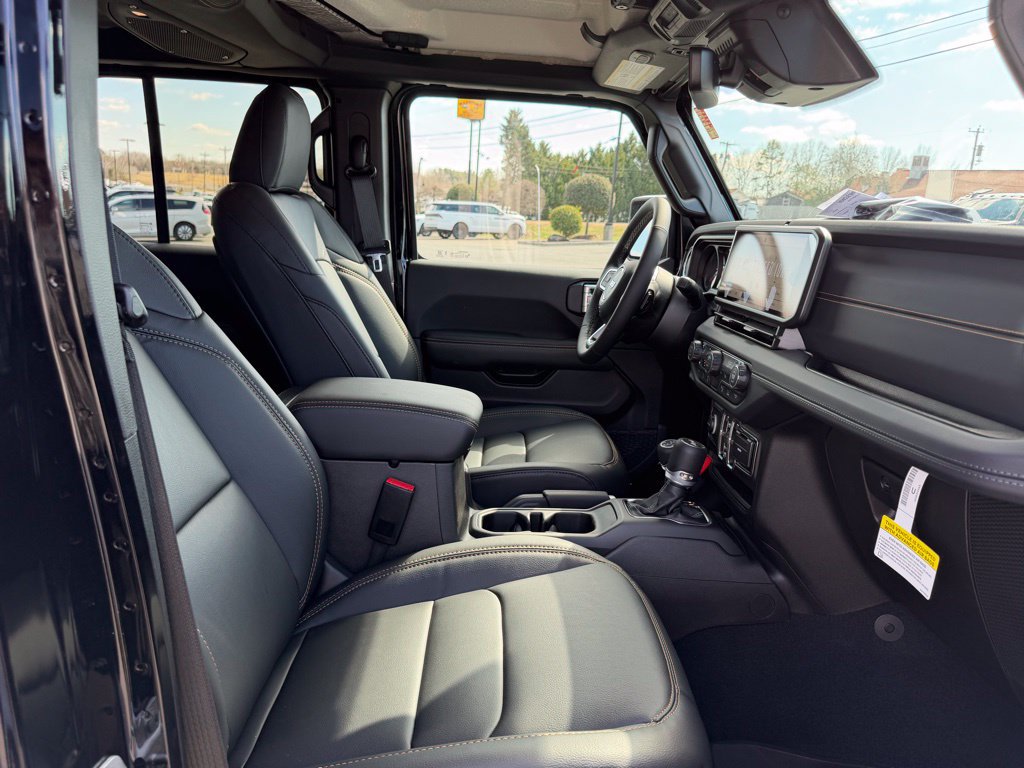 New 2026 Jeep Wrangler Unlimited Sahara AWD/4WD image 33