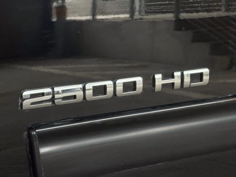 Used 2011 Chevrolet Silverado 2500 LT w/ Interior Plus Package AWD/4WD image 8